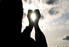 鲸鱼体育官网：亚冬会中国队特写：致敬拼搏和热爱！人民日报微博.